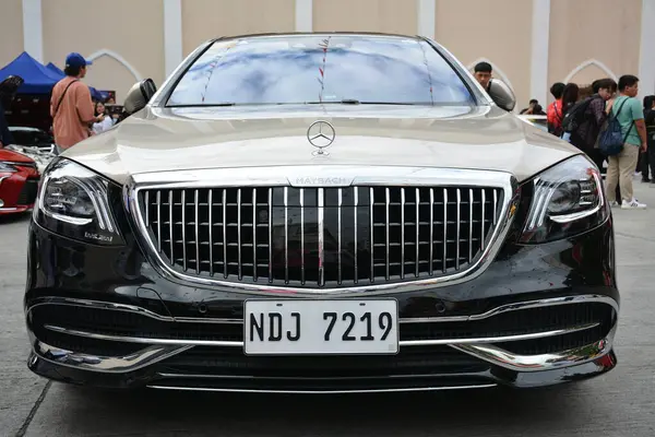 MANILA, PH-27 - Mercedes Benz Maybach 27 Ocak 2024 tarihinde Manila, Filipinler 'de Revolve Car Show' da. Revolve, Filipinler 'de San Beda Üniversitesi' nde düzenlenen yıllık bir otomobil fuarıdır..