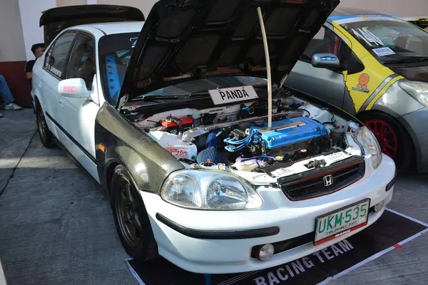 MANILA, PH-27 Ocak 2024 'te Manila, Filipinler' de Revolve Car Show 'da Honda civic. Revolve, Filipinler 'de San Beda Üniversitesi' nde düzenlenen yıllık bir otomobil fuarıdır..