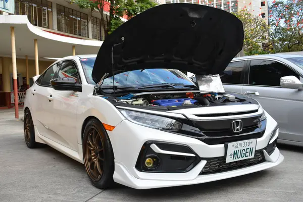 MANILA, PH - JAN 27 - Honda civic mugen Revolve Car Show 'da 27 Ocak 2024 tarihinde Manila, Filipinler' de. Revolve, Filipinler 'de San Beda Üniversitesi' nde düzenlenen yıllık bir otomobil fuarıdır..