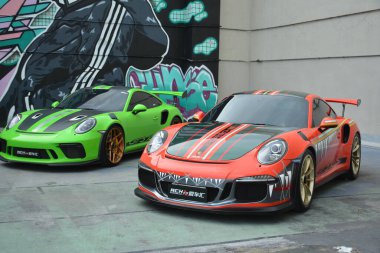 PARANAQUE, PH - 9 Haziran - Porsche gt3 Rs Juice 'da 9 Haziran 2024 tarihinde Paranaque, Filipinler' de buluştu. Meyve suyu, Filipinler 'de düzenlenen bir otomobil yarışması..