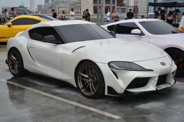 PARANAQUE, PH - 9 Haziran - Toyota supra gr Juice 'da 9 Haziran 2024 tarihinde Paranaque, Filipinler' de buluştu. Meyve suyu, Filipinler 'de düzenlenen bir otomobil yarışması..