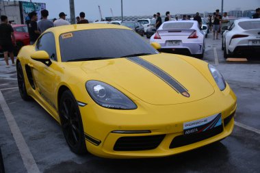 PARANAQUE, PH - 9 Haziran - Porsche 718 cayman Juice 'da 9 Haziran 2024 tarihinde Paranaque, Filipinler' de buluştu. Meyve suyu, Filipinler 'de düzenlenen bir otomobil yarışması..