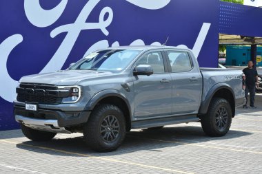 Pasay, PH - 11 Mayıs - Ford Ranger Raptor 11 Mayıs 2024 tarihinde Pasay, Filipinler 'de Autofest test sürüşünde. Autofest, Filipinler 'de her yıl düzenlenen bir test sürüşü otomobil etkinliğidir..