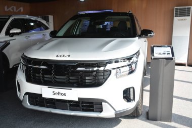 Pasay, PH - 11 Mayıs - Kia seltos 11 Mayıs 2024 tarihinde Pasay, Filipinler 'de Autofest test sürüşünde. Autofest, Filipinler 'de her yıl düzenlenen bir test sürüşü otomobil etkinliğidir..