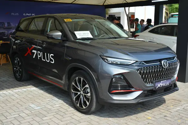 Pasay, PH - 11 Mayıs - Changan x7 + 11 Mayıs 2024 tarihinde Pasay, Filipinler 'de Autofest test sürüşünde. Autofest, Filipinler 'de her yıl düzenlenen bir test sürüşü otomobil etkinliğidir..