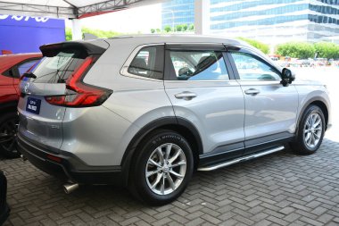 Pasay, PH - 11 Mayıs - Honda Crv 11 Mayıs 2024 tarihinde Pasay, Filipinler 'de Autofest test sürüşünde. Autofest, Filipinler 'de her yıl düzenlenen bir test sürüşü otomobil etkinliğidir..