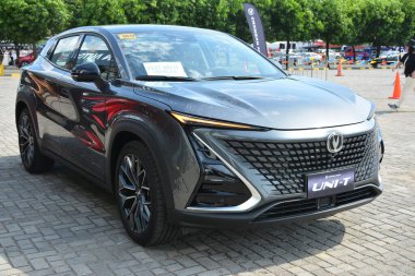 Pasay, PH - 11 Mayıs - Changan auto-uni-t 11 Mayıs 2024 tarihinde Pasay, Filipinler 'de Autofest test sürüşünde. Autofest, Filipinler 'de her yıl düzenlenen bir test sürüşü otomobil etkinliğidir..
