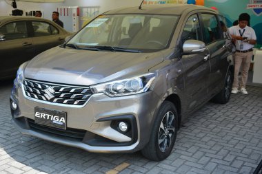 Pasay, PH - 11 Mayıs - Suzuki ertiga 11 Mayıs 2024 tarihinde Pasay, Filipinler 'de Autofest test sürüşünde. Autofest, Filipinler 'de her yıl düzenlenen bir test sürüşü otomobil etkinliğidir..