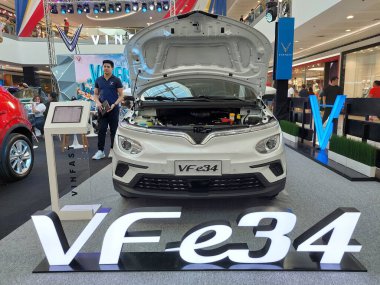 Pasay, PH - 1 Haziran - Vinfast Vfe34 1 Haziran 2024 tarihinde Pasay, Filipinler 'de Vinfast otomobili fırlatıldı. Vinfast, Vietnam merkezli bir elektrikli araç üreticisi..