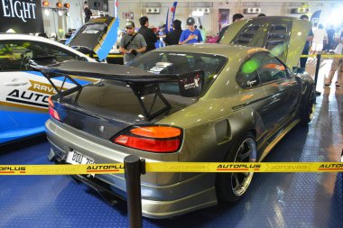 MUNTINLUPA, PH - JAN 28 - Nissan silueti 28 Ocak 2024 tarihinde Muntinlupa, Filipinler 'de Neo klasik araba fuarında. Neo Classic, Filipinler 'de düzenlenen bir pazar sonrası araba fuarıdır..