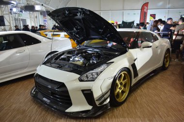 MUNTINLUPA, PH - JAN 28 - Nissan gtr 28 Ocak 2024 tarihinde Muntinlupa, Filipinler 'de Neo klasik araba fuarında. Neo Classic, Filipinler 'de düzenlenen bir pazar sonrası araba fuarıdır..