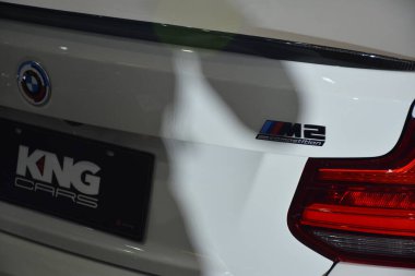 MUNTINLUPA, PH - JAN 28 - Bmw m2 28 Ocak 2024 tarihinde Muntinlupa, Filipinler 'de Neo klasik araba fuarında. Neo Classic, Filipinler 'de düzenlenen bir pazar sonrası araba fuarıdır..