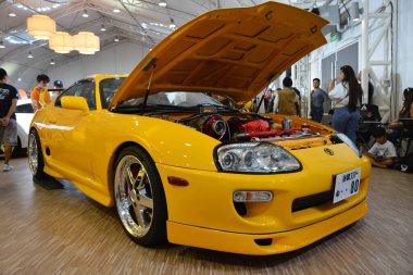 MUNTINLUPA, PH - JAN 28 - Toyota supra 28 Ocak 2024 tarihinde Muntinlupa, Filipinler 'de Neo klasik araba fuarında. Neo Classic, Filipinler 'de düzenlenen bir pazar sonrası araba fuarıdır..