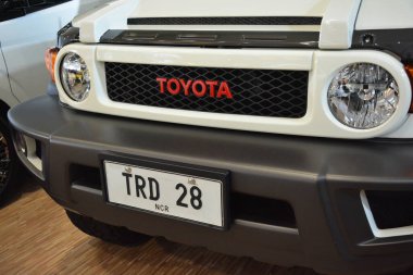 MUNTINLUPA, PH - JAN 28 - Toyota fj kruvazörü 28 Ocak 2024 tarihinde Muntinlupa, Filipinler 'de Neo klasik araba fuarında. Neo Classic, Filipinler 'de düzenlenen bir pazar sonrası araba fuarıdır..
