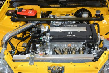 MUNTINLUPA, PH - JAN 28 - Honda civic engine at Neo classic car show 28 Ocak 2024, Muntinlupa, Filipinler. Neo Classic, Filipinler 'de düzenlenen bir pazar sonrası araba fuarıdır..