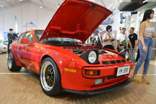 Stock image MUNTINLUPA, PH - JAN 28 - Porsche 944 at Neo classic car show on January 28, 2024 in Muntinlupa, Philippines. Neo classic is a aftermarket car show event held in Philippines.