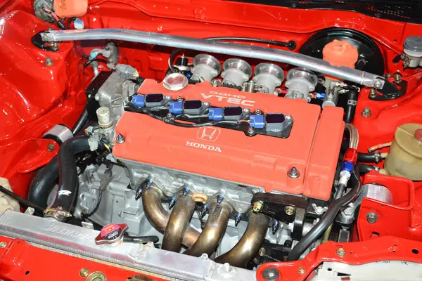 stock image MUNTINLUPA, PH - JAN 28 - Honda crx engine at Neo classic car show on January 28, 2024 in Muntinlupa, Philippines. Neo classic is a aftermarket car show event held in Philippines.