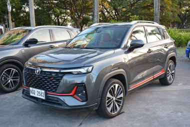 MUNTINLUPA, PH - JAN 28 - Changan cs35 artı 28 Ocak 2024 tarihinde Muntinlupa, Filipinler 'de Neo klasik araba fuarında. Neo Classic, Filipinler 'de düzenlenen bir pazar sonrası araba fuarıdır..