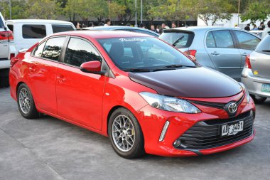 MUNTINLUPA, PH-JAN 28 - Toyota vios 28 Ocak 2024 tarihinde Muntinlupa, Filipinler 'de Neo klasik araba fuarında. Neo Classic, Filipinler 'de düzenlenen bir pazar sonrası araba fuarıdır..