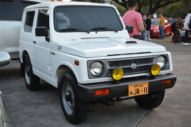 MUNTINLUPA, PH - JAN 28 - Suzuki jimny 28 Ocak 2024 tarihinde Muntinlupa, Filipinler 'de Neo klasik araba fuarında. Neo Classic, Filipinler 'de düzenlenen bir pazar sonrası araba fuarıdır..