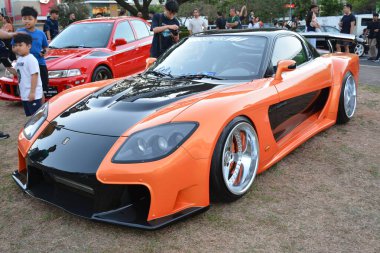 MUNTINLUPA, PH - JAN 28 - Mazda Rx7 28 Ocak 2024 tarihinde Muntinlupa, Filipinler 'de Neo klasik araba fuarında. Neo Classic, Filipinler 'de düzenlenen bir pazar sonrası araba fuarıdır..