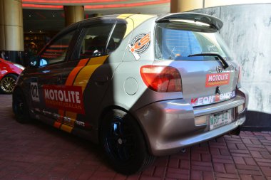 PARANAQUE, PH - 3 Şubat - Toyota vitz 3 Şubat 2024 tarihinde Paranaque, Filipinler 'de City of Dreams Auto Show' da. City of Dreams Auto Show, Filipinler 'de düzenlenen bir otomobil fuarıdır..