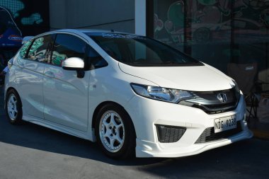 PARANAQUE, PH - 3 Şubat - Honda jazz in Legit Manila 1620 car meet on 3 Şubat 2024, Paranaque, Filipinler. Legit Manila 1620, Filipinler 'de düzenlenen bir otomobil yarışması..