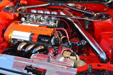 Paraşüt, PH - 3 Şubat - Toyota corolla motoru Legit Manila 1620 'de 3 Şubat 2024' te Paranaque, Filipinler 'de buluşuyor. Legit Manila 1620, Filipinler 'de düzenlenen bir otomobil yarışması..