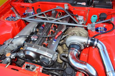 PARANAQUE, PH-3 - Porsche 944 motoru Legit Manila 1620 'de 3 Şubat 2024' te Paranaque, Filipinler 'de buluşuyor. Legit Manila 1620, Filipinler 'de düzenlenen bir otomobil yarışması..