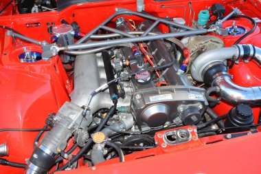 PARANAQUE, PH-3 - Porsche 944 motoru Legit Manila 1620 'de 3 Şubat 2024' te Paranaque, Filipinler 'de buluşuyor. Legit Manila 1620, Filipinler 'de düzenlenen bir otomobil yarışması..