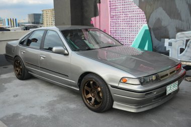 PARANAQUE, PH - 18 Şubat - Nissan cefiro 18 Şubat 2024 tarihinde Paranaque, Filipinler 'de Slow Sunday car karşılaşması. Pazar günü Filipinler 'de bir araba yarışması var..