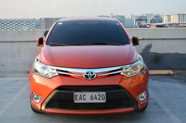 PARANAQUE, PH - MAR 17 - Toyota vios at AUV Pinas 17 Mart 2024, Paranaque, Filipinler. AUV (Asya Kamu Aracı) Pinas, Filipinler 'de düzenlenen bir otomobil buluşmasıdır..