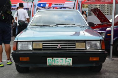 PASIG, PH - MAR 23 - Mitsubishi Lancer 23 Mart 2024 tarihinde Pasig, Filipinler 'de araba kulüpleri savaşında. Araba Kulübü Muharebesi, Filipinler 'de düzenlenen bir araba fuarıdır..