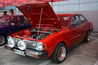 PASIG, PH - MAR 23 - Mitsubishi Lancer 23 Mart 2024 tarihinde Pasig, Filipinler 'de araba kulüpleri savaşında. Araba Kulübü Muharebesi, Filipinler 'de düzenlenen bir araba fuarıdır..