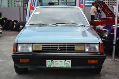 PASIG, PH - MAR 23 - Mitsubishi Lancer 23 Mart 2024 tarihinde Pasig, Filipinler 'de araba kulüpleri savaşında. Araba Kulübü Muharebesi, Filipinler 'de düzenlenen bir araba fuarıdır..