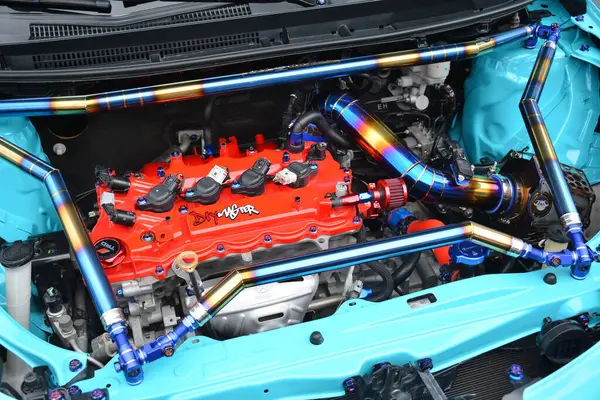PASIG, PH - MAR 23 - Toyota vios motor 23 Mart 2024 tarihinde Pasig, Filipinler 'de araba kulüpleri muharebesinde. Araba Kulübü Muharebesi, Filipinler 'de düzenlenen bir araba fuarıdır..