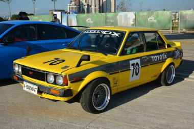 PASIG, PH - APR. 21 - Toyota celica gt Angie King ile 21 Nisan 2024 tarihinde Pasig, Filipinler 'de arabasında buluştu. Angie King bir araba meraklısı ve Filipinler 'de bir araba yarışması düzenledi..