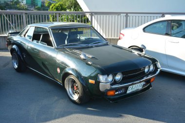 PASIG, PH - APR. 21 - Toyota celica gt Angie King ile 21 Nisan 2024 tarihinde Pasig, Filipinler 'de arabasında buluştu. Angie King bir araba meraklısı ve Filipinler 'de bir araba yarışması düzenledi..