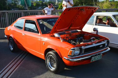 PASIG, PH - APR. 21 - Toyota Corolla 21 Nisan 2024 'te Filipinler, Pasig' de Angie King ile arabada buluştu. Angie King bir araba meraklısı ve Filipinler 'de bir araba yarışması düzenledi..