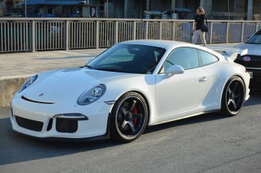 PASIG, PH - APR. 21 - Porsche gt3 Angie King ile 21 Nisan 2024 'te Pasig, Filipinler' de arabasında buluştu. Angie King bir araba meraklısı ve Filipinler 'de bir araba yarışması düzenledi..