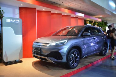 PASAY, PH - APR. 7 - 7 Nisan 2024 tarihinde Manila Uluslararası Otomobil Fuarı 'nda Byd yunusu, Pasay, Filipinler' de. Manila International Auto Show, Filipinler 'de düzenlenen yıllık otomobil fuarıdır..