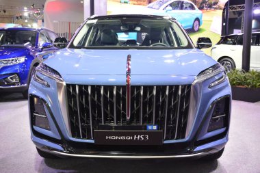 PASAY, PH - APR. 7 - Hongqi hs3 Manila Uluslararası Otomobil Fuarı 7 Nisan 2024 tarihinde Pasay, Filipinler 'de. Manila International Auto Show, Filipinler 'de düzenlenen yıllık otomobil fuarıdır..