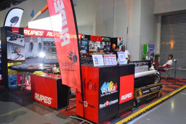 PASAY, PH - APR. 7 - Manila Uluslararası Otomobil Fuarı 'nda Rupes standı 7 Nisan 2024, Pasay, Filipinler. Manila International Auto Show, Filipinler 'de düzenlenen yıllık otomobil fuarıdır..