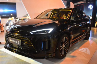 PASAY, PH - APR. 7 - Seres 5 7 Nisan 2024 tarihinde Manila Uluslararası Otomobil Fuarı 'nda Pasay, Filipinler' de. Manila International Auto Show, Filipinler 'de düzenlenen yıllık otomobil fuarıdır..