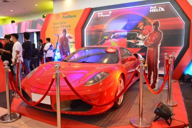 Pasay, PH - APR 6 - Ferrari f430 Manila Uluslararası Otomobil Fuarı 'nda 6 Nisan 2024 tarihinde Pasay, Filipinler' de. Manila International Auto Show, Filipinler 'de her yıl düzenlenen bir otomobil fuarıdır..