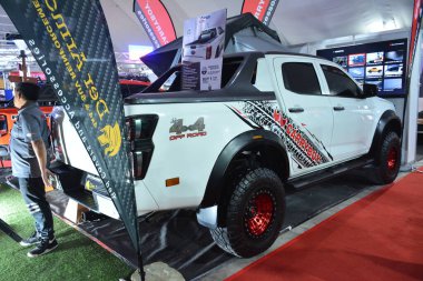 Pasay, PH - APR 6 - Ford Ranger Manila Uluslararası Otomobil Fuarı 6 Nisan 2024 tarihinde Pasay, Filipinler 'de. Manila International Auto Show, Filipinler 'de her yıl düzenlenen bir otomobil fuarıdır..