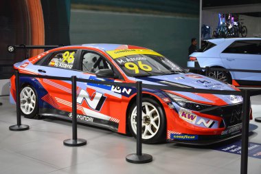 Pasay, PH - APR 6 - Hyundai elantra N Manila Uluslararası Otomobil Fuarı 'nda 6 Nisan 2024 tarihinde Pasay, Filipinler' de. Manila International Auto Show, Filipinler 'de her yıl düzenlenen bir otomobil fuarıdır..