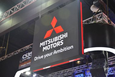 Pasay, PH-APR 6 - Mitsubishi 6 Nisan 2024 'te Filipinler' deki Manila Uluslararası Otomobil Fuarı 'nda tabela. Manila International Auto Show, Filipinler 'de her yıl düzenlenen bir otomobil fuarıdır..