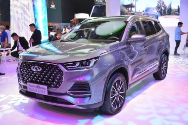 Pasay, PH - APR 6 - Chery Tiggo 8 profesyonel Manila Uluslararası Otomobil Fuarı 6 Nisan 2024 tarihinde Pasay, Filipinler 'de. Manila International Auto Show, Filipinler 'de her yıl düzenlenen bir otomobil fuarıdır..