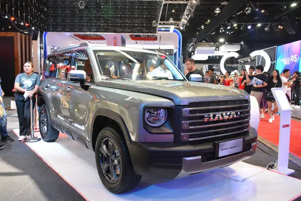 Pasay, PH - APR 6 - Manila Uluslararası Otomobil Fuarı 'nda Gwm haval menglong 6 Nisan 2024 tarihinde Pasay, Filipinler' de. Manila International Auto Show, Filipinler 'de her yıl düzenlenen bir otomobil fuarıdır..